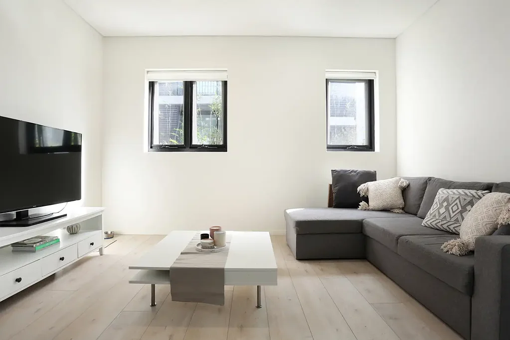 Sleek Split Level Modern Apartment