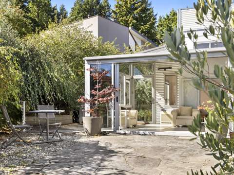 Wanaka 3 Bedroom URGENT: Premium Home on Kings Drive - Vendor Moving On!