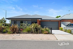 16 Farrow Place, Maddingley