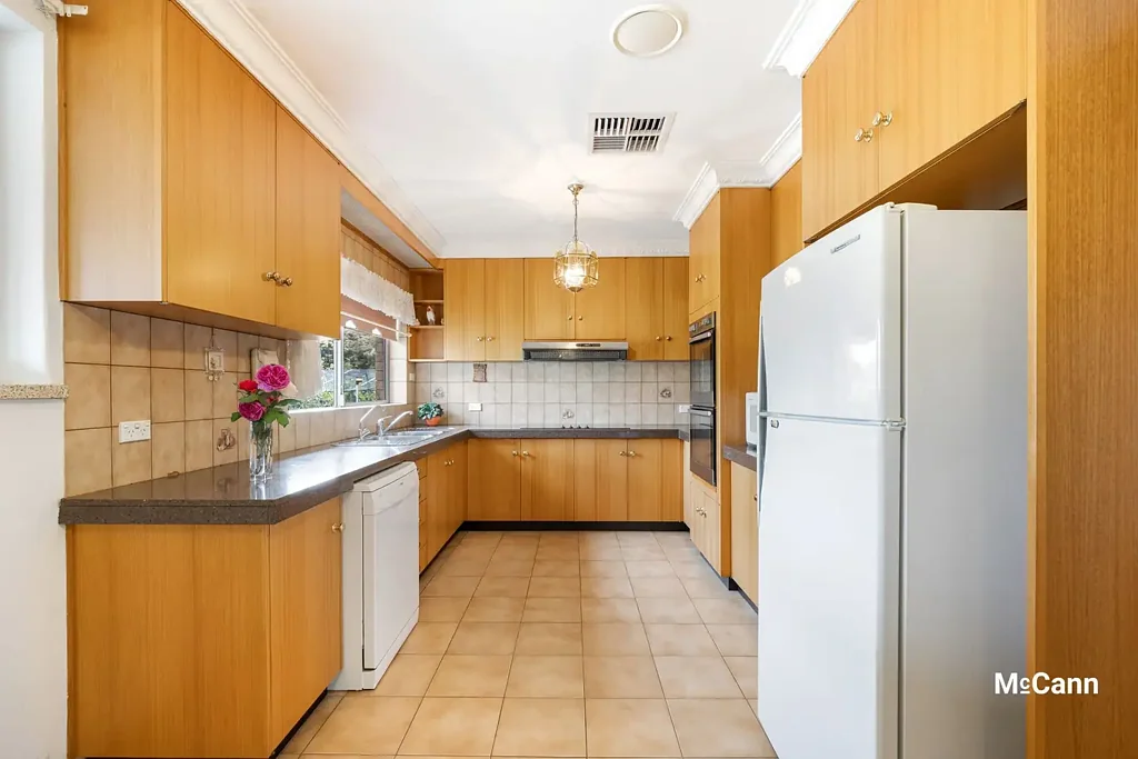 Wanniassa 6બેડરૂમ Home plus granny-flat with self-sufficient gardens