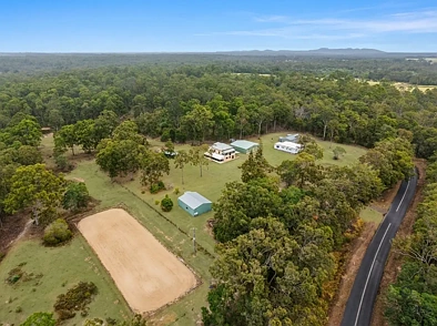 Avondale 8 Slaapkamer 114 Acres, Two Homes, and Everything Already Built
