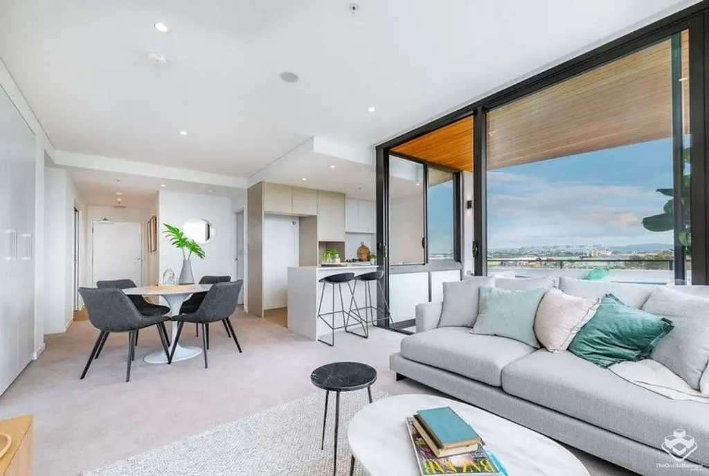 Stunning Three-Bedroom Apartment for Rent in Hamilton