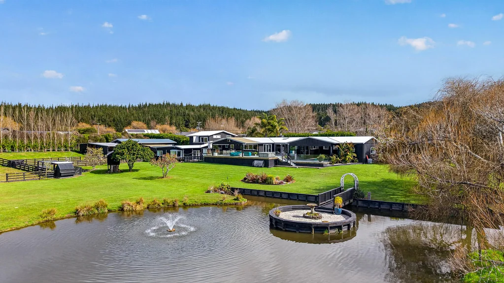 Riverhead 5બેડરૂમ Multi-Generational, Equestrian & for definite sale