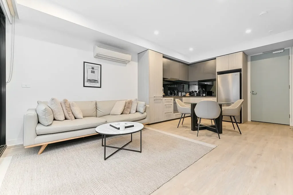 PREMIER GROUND FLOOR APARTMENT WITH OVERSIZED COURTYARD-6 Month Lease Only