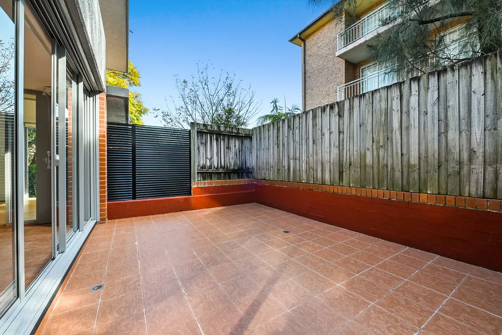 Spacious Open Plan Apartmant With Massive Courtyard