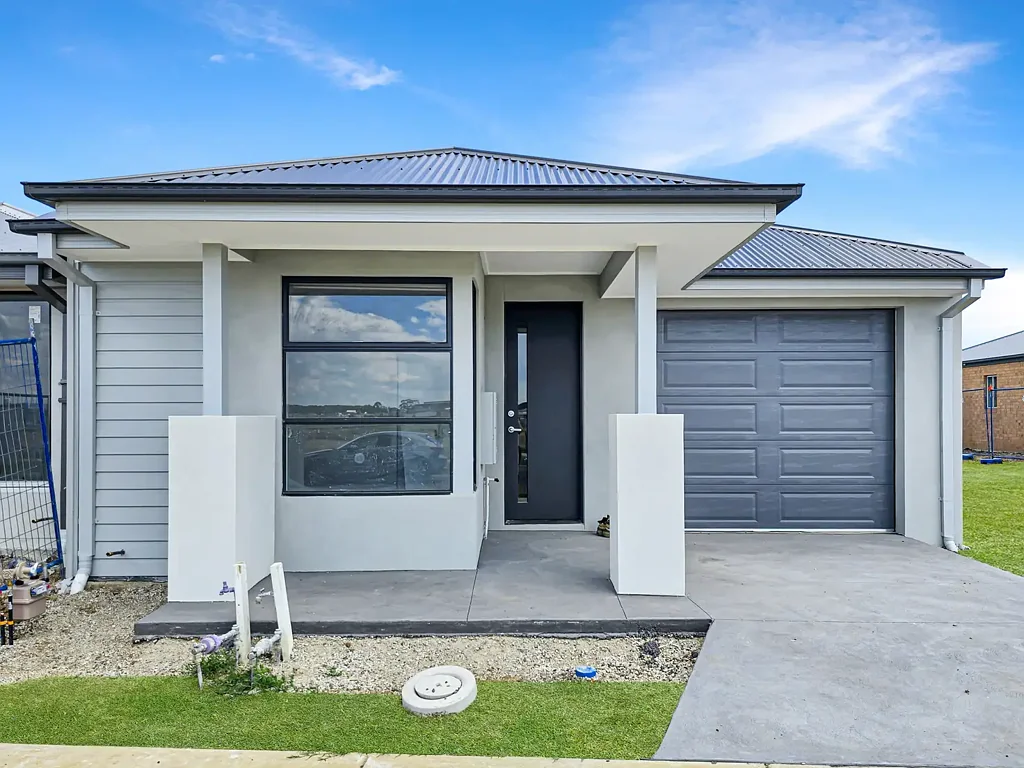 24 Verona Grove, Armstrong Creek, VIC 3217