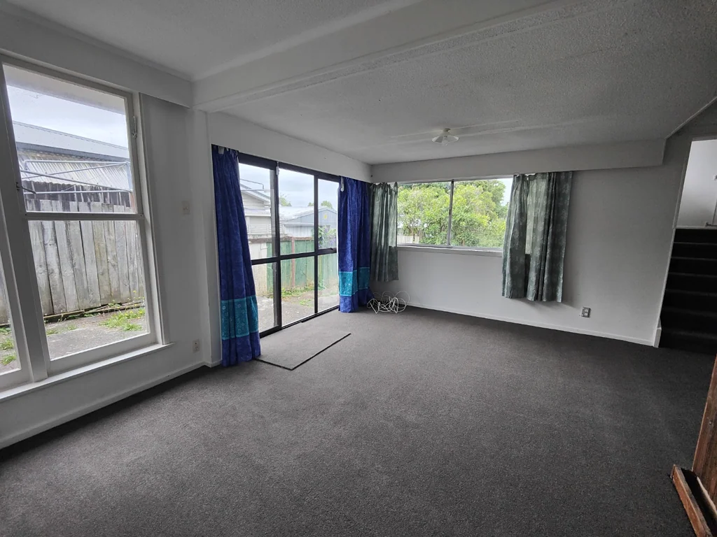 64 Commissariat Rd, Mt Wellington