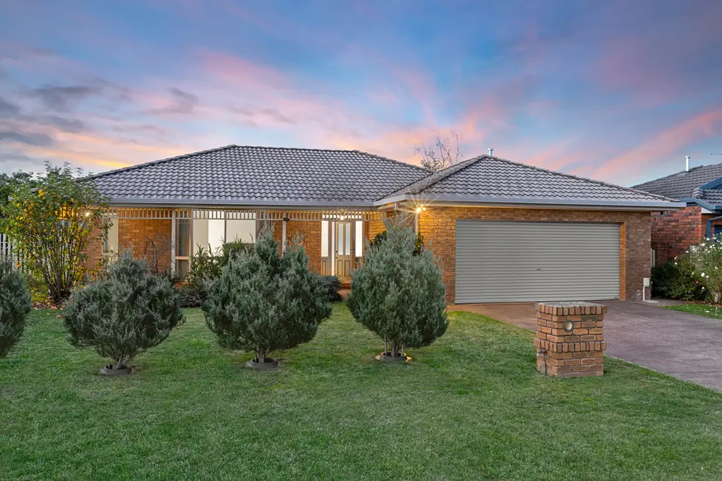 Alfredton 4 Bedroom Family Space, Side Access & A Large Shed on 924m² in Sought-After Alfredton