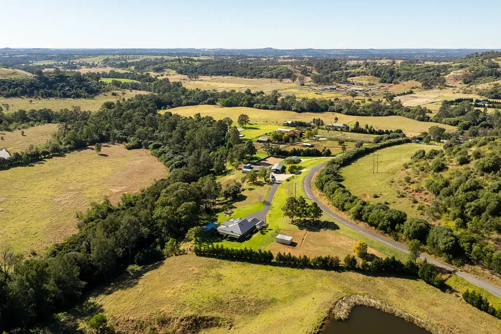 Mount Hunter 7 Slaapkamer Space, Serenity and Family living on a charming country retreat
Just 10km from Camden CBD.