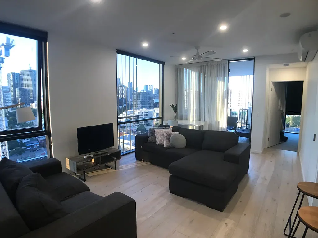 Gorgeous 2 Bedroom 2 Bathroom Apartment in West End!