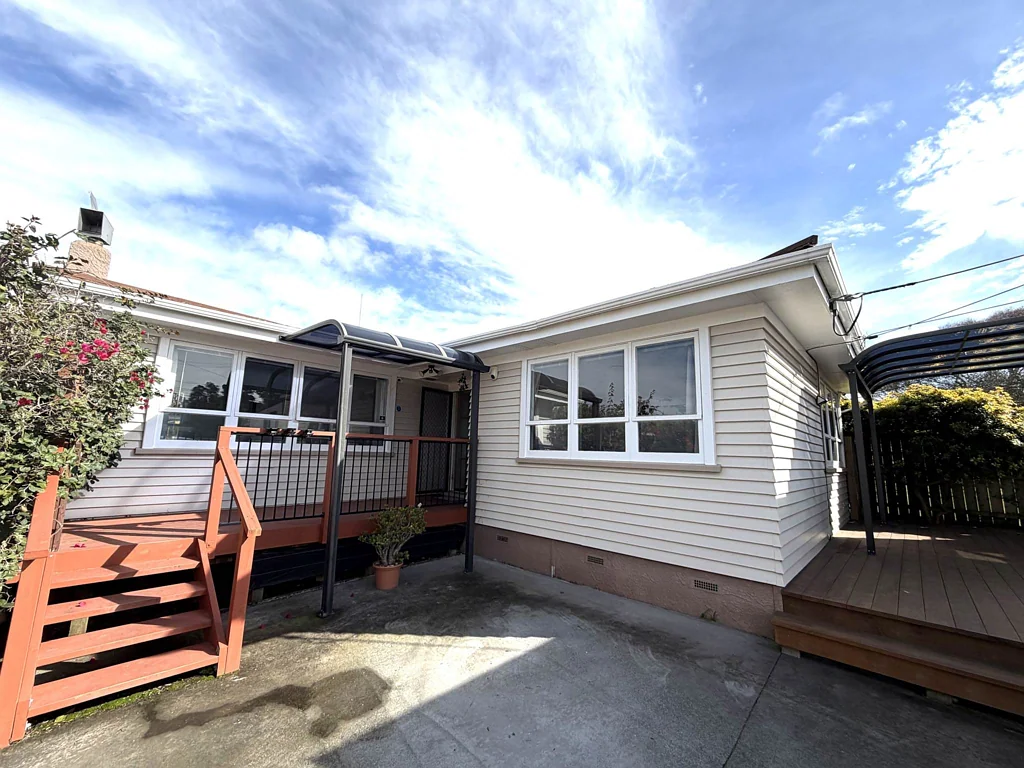 Comfortable & Convenient 3-Bedrooms in Hillcrest