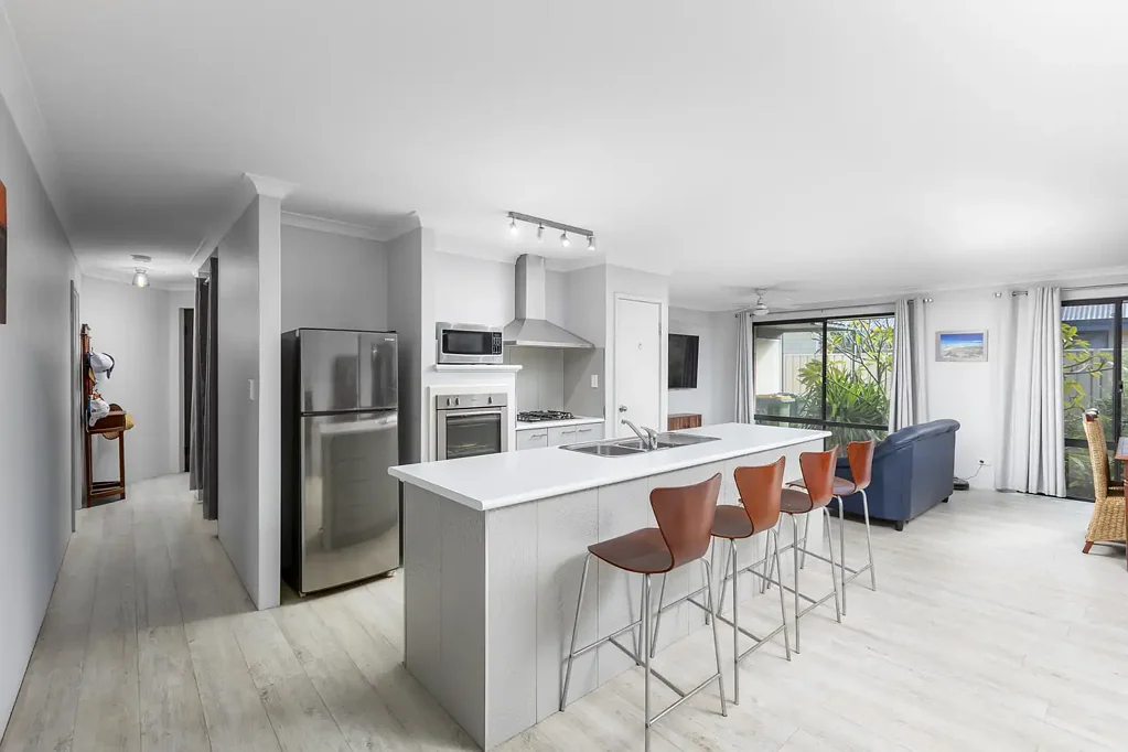 Broadwater 4房  Functional, tidy home in central Broadwater location