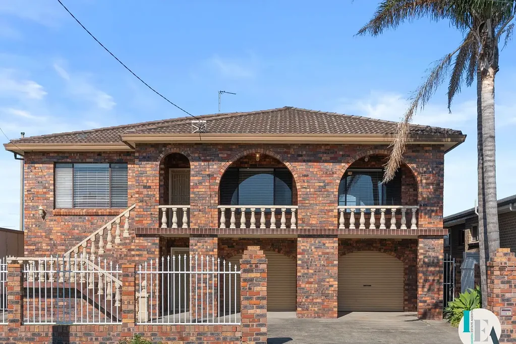 Warilla 4Kwarto RARE BEACHSIDE DUAL-LIVING RESIDENCE - 500M TO WARILLA BEACH