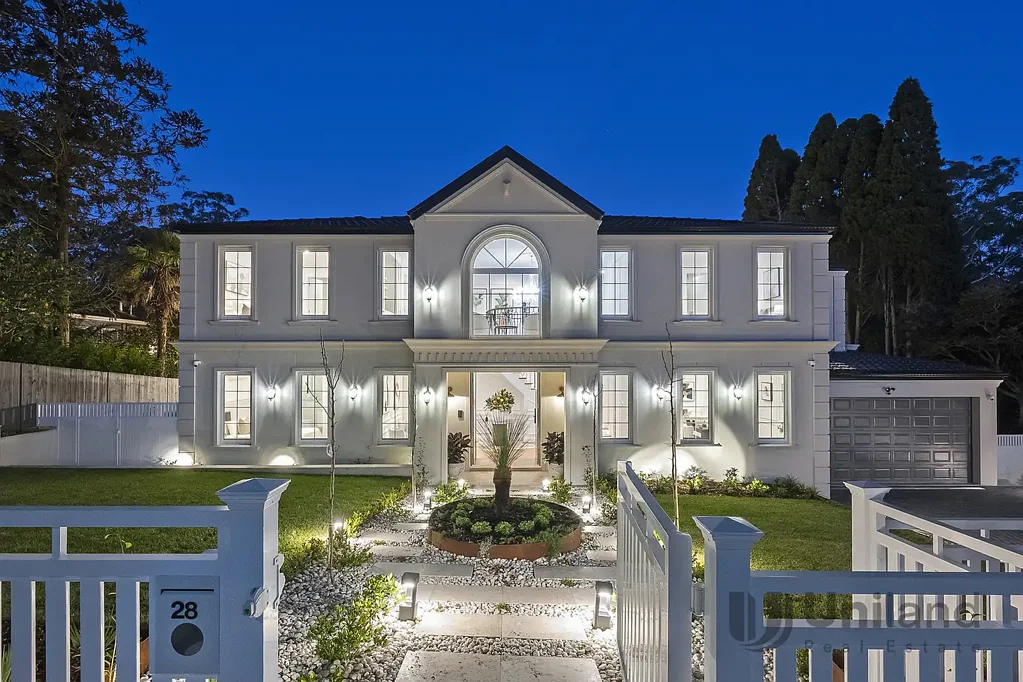 Wahroonga 5બેડરૂમ Brand-New Double Brick Luxury Home in Premium Wahroonga Location