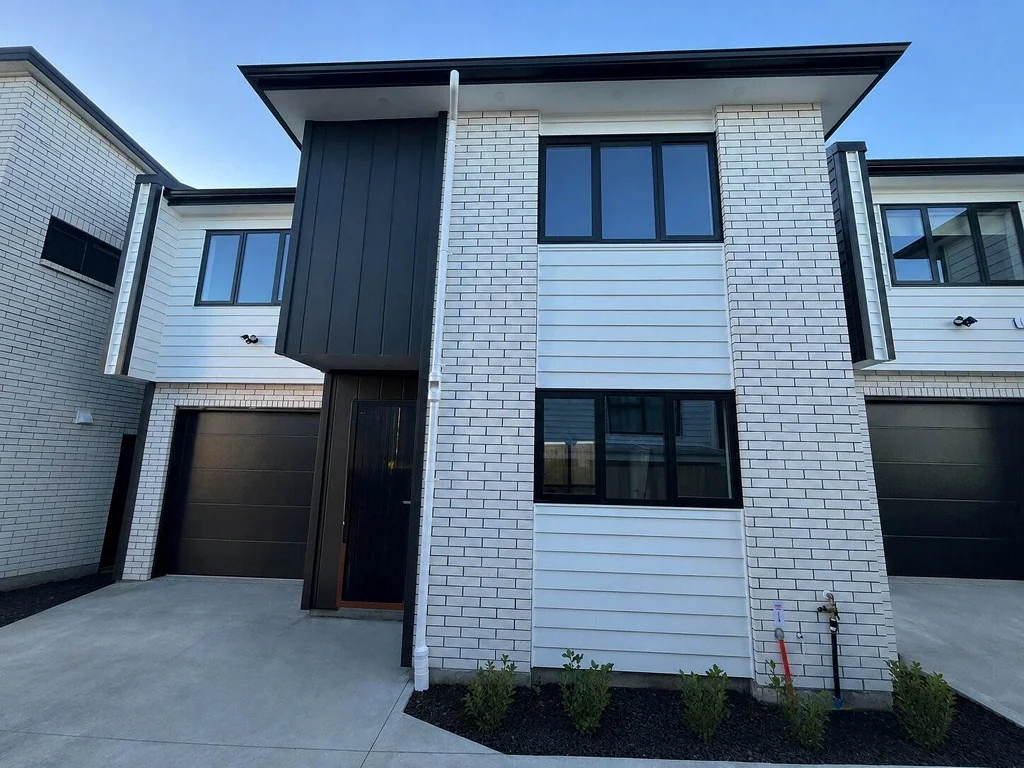 Brand new 4 Bedroom 3 bathroom townhouse in Mo...