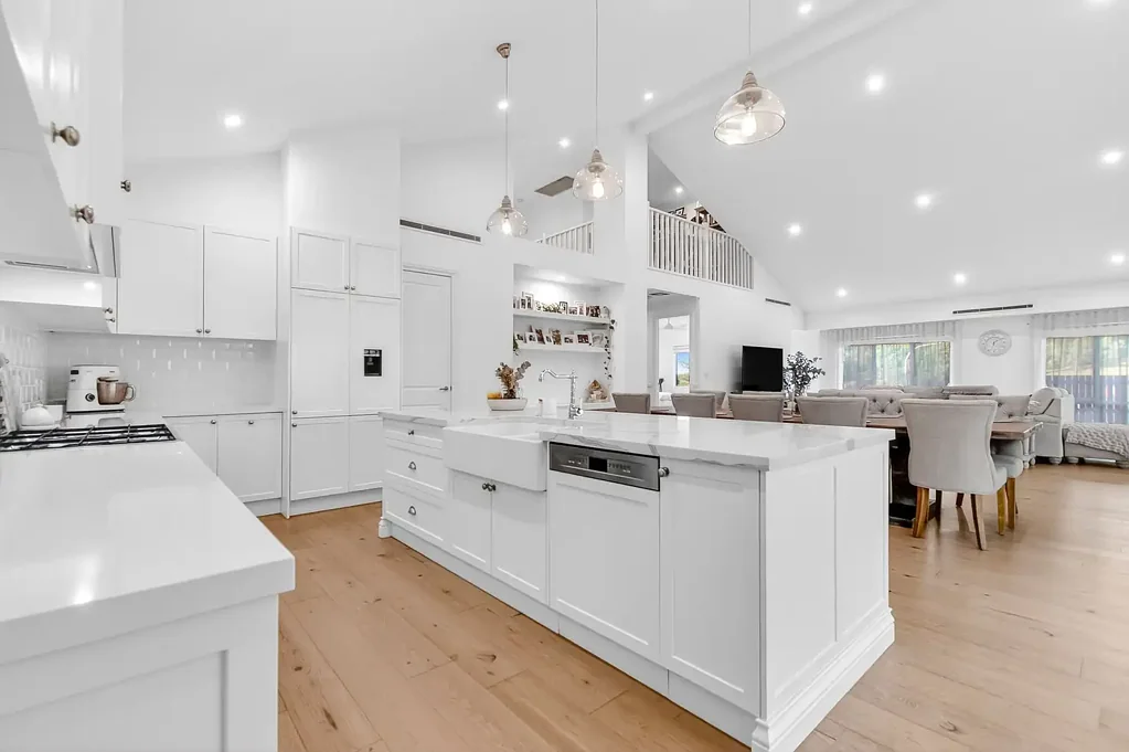 North Richmond 4Kwarto Elevated Hamptons Living with Striking Raked Ceiling & Mountain Views