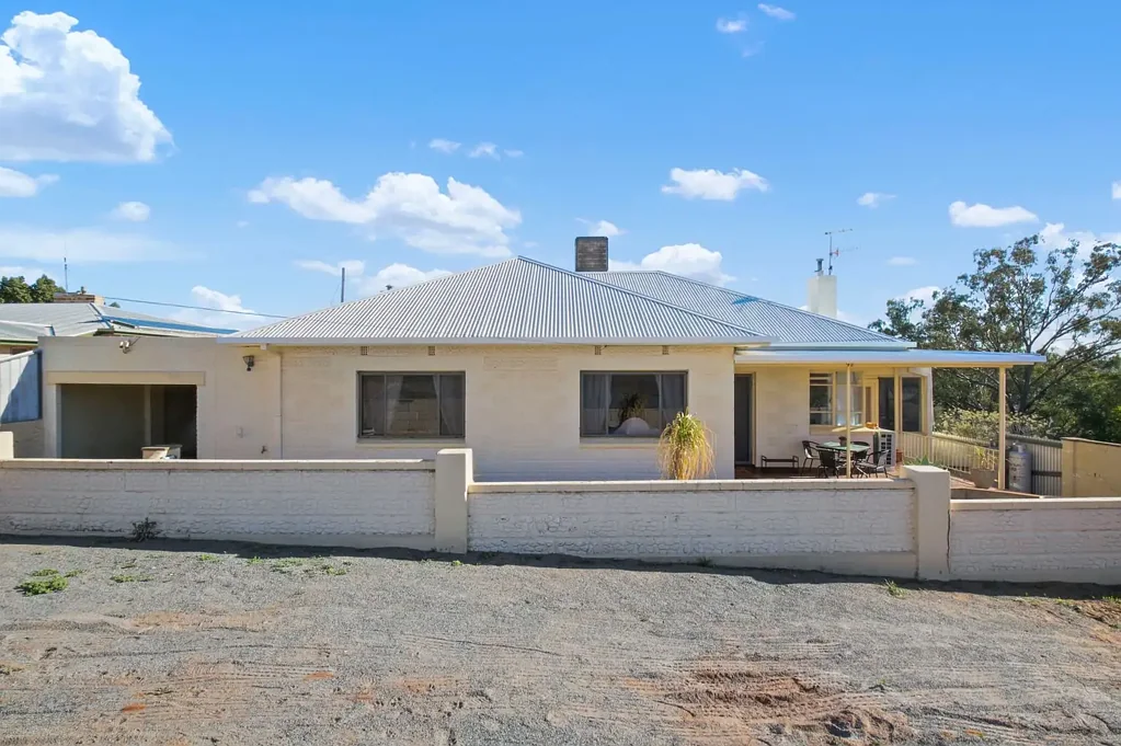 Broken Hill 3غرفة نوم BRIGHT, MODERN, & READY TO ENJOY