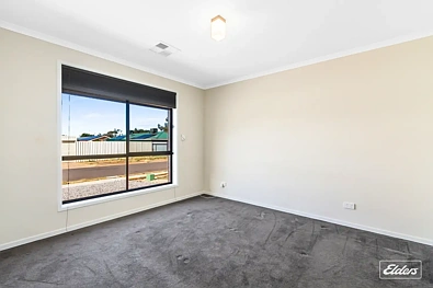 Kwarto - 1 DAWN ST, WHYALLA STUART SA 5608