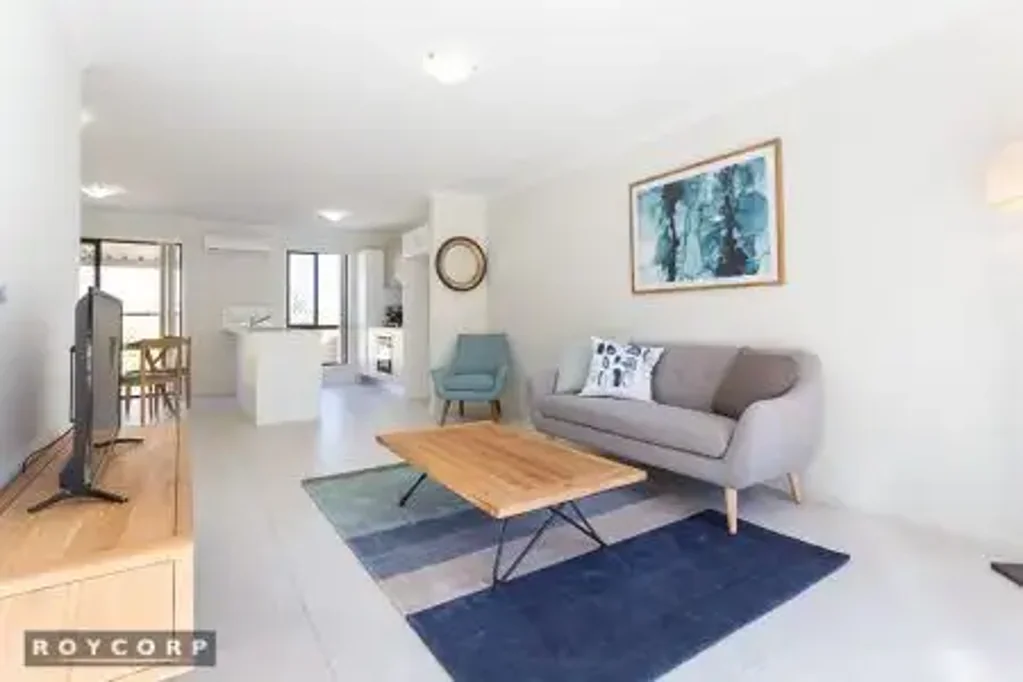 Dinmore 3બેડરૂમ Charming 3-Bedroom Townhouse – Under Contract