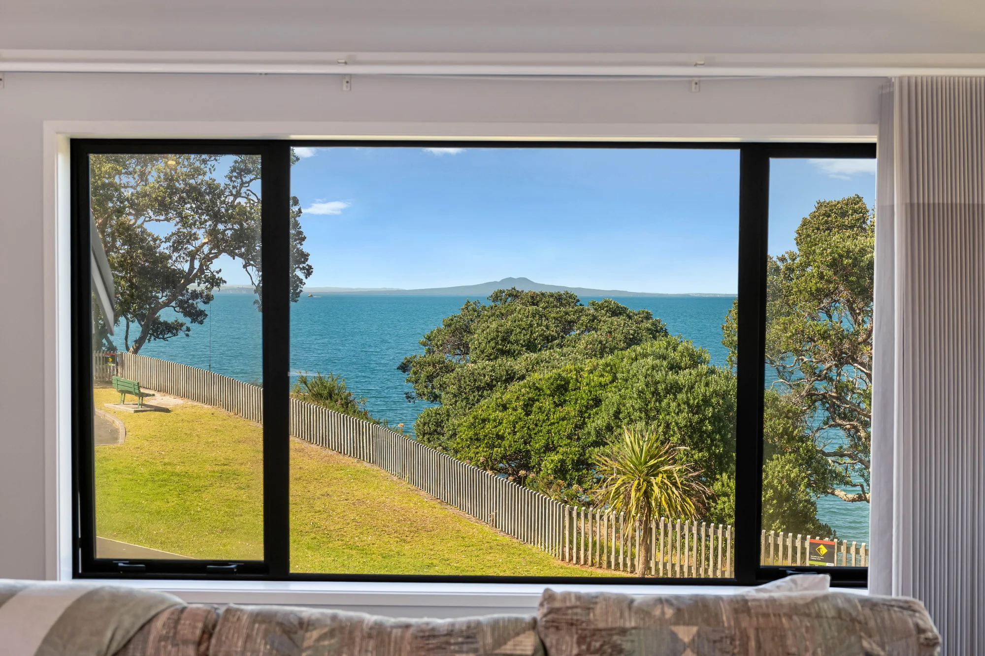Manly 4कमरा Location + Expansive Seaviews + Exceptional Living