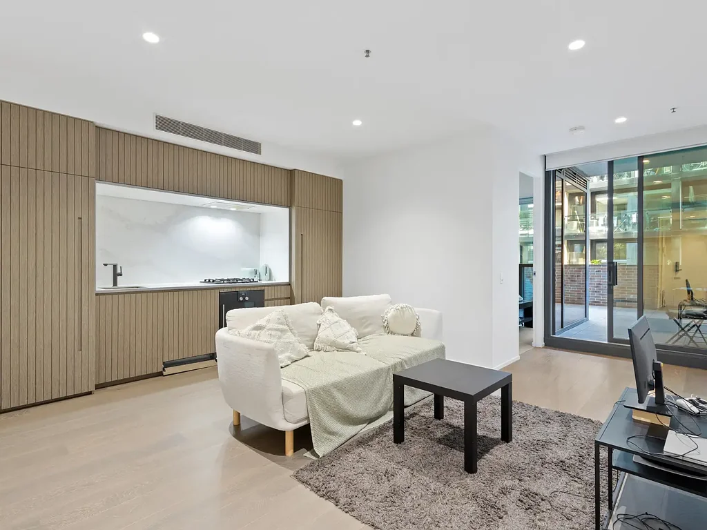 Abbotsford 1 Bedroom Stylish Urban Living with Resort-Style Amenities in the Heart of Abbotsford