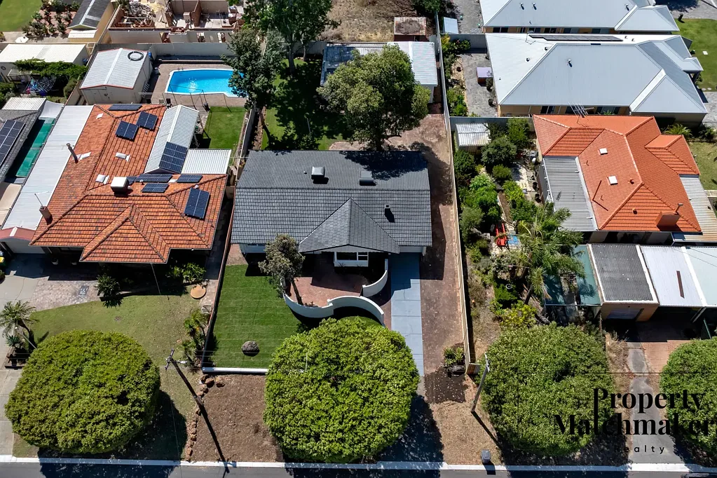 Gosnells 3房  810m2 | R20/30 Zoning With Subdivision Potential | Potential Granny Flat ( Not Approved Currently )