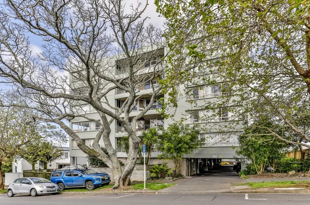One Bedroom apartment in Newmarket