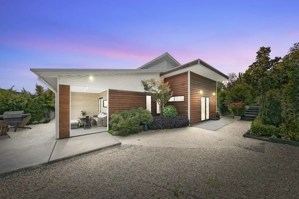 Millfield 3 Bedroom Stunning and truly unique Hunter Valley residence with mountain views