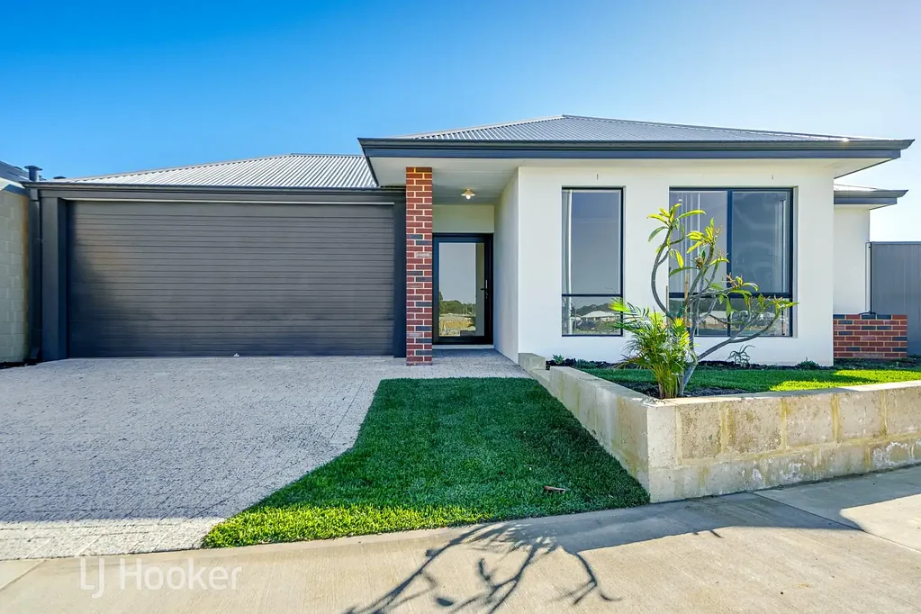 Modern 4x2 home in the Beautiful Catalina Estate