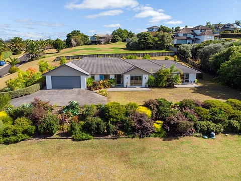 Kerikeri 4房  Beautiful Riverview Home - Priced to Sell