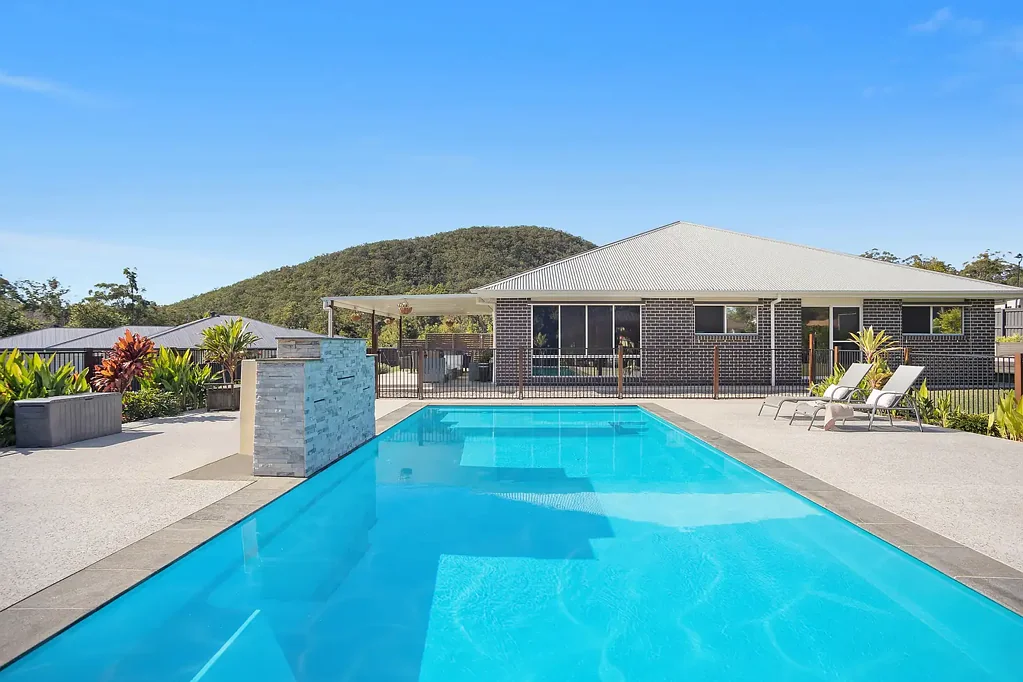 Beerwah 4Zimmer Luxe family living with pool in coveted Beerwah estate