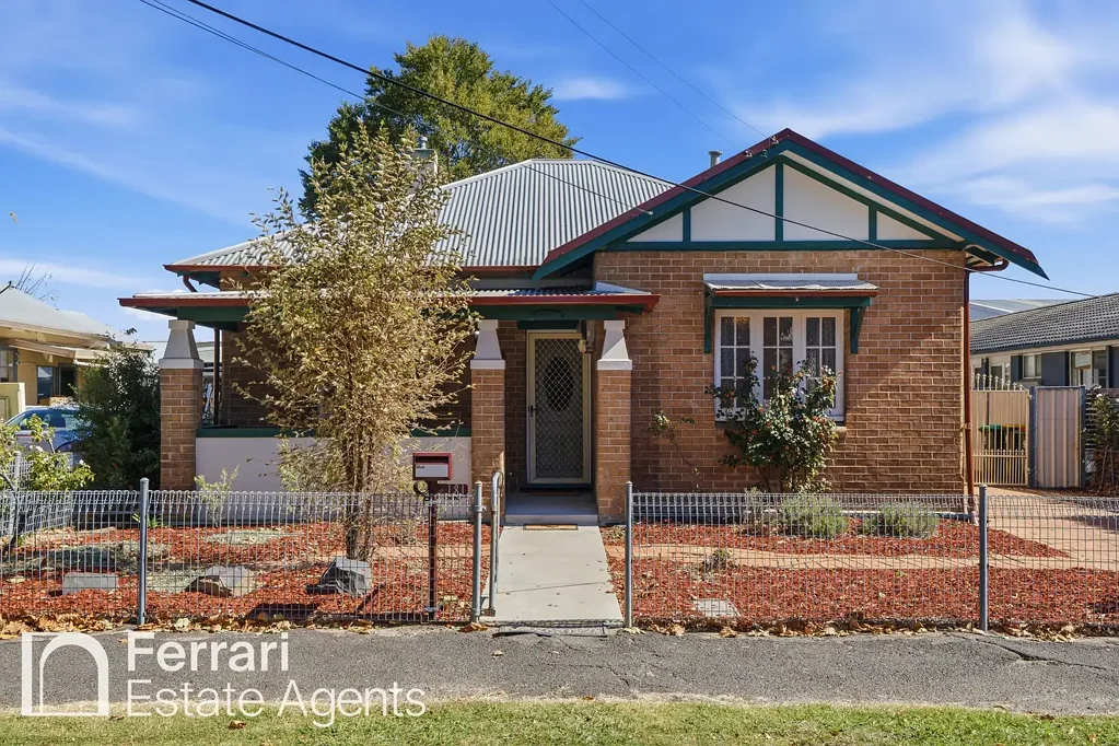 Orange 3房  Bungalow Charms In A Convenient East Orange Pocket