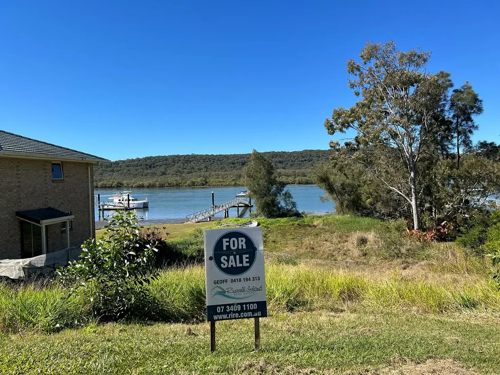 Russell Island WHERE YOU CAN BUILD A JETTY, AND YOUR DREAM HOME.