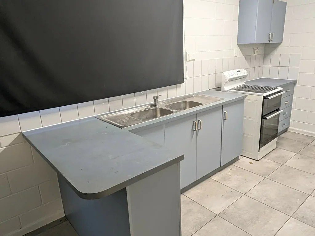 TIDY UNIT!!!
