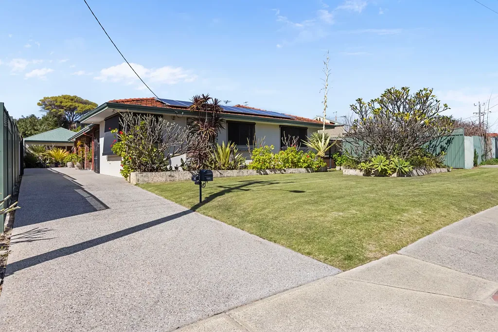 4 Shackleton Avenue, Hillarys, WA 6025