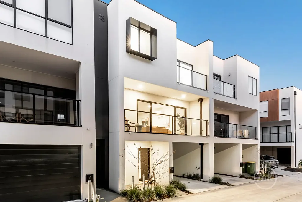 Pakenham 3ਬੈੱਡਰੂਮ Tri-Level Luxury In A Lifestyle Location!