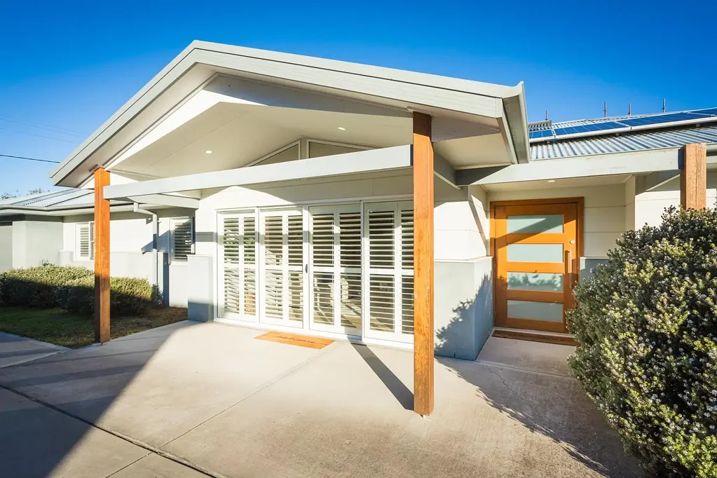 Tathra 4Zimmer Beachside Living with a Unique Live & Work Opportunity