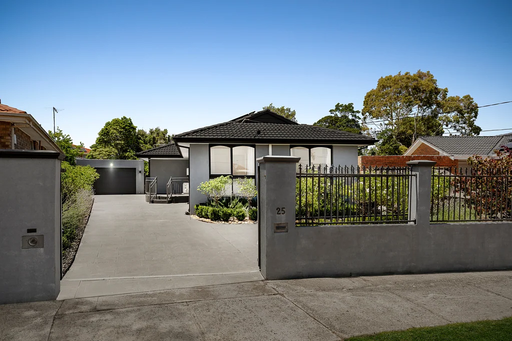 Clarinda 4 Slaapkamer Elegant Family Living with Modern Comforts - Saturday Auction with Complimentary Coffee