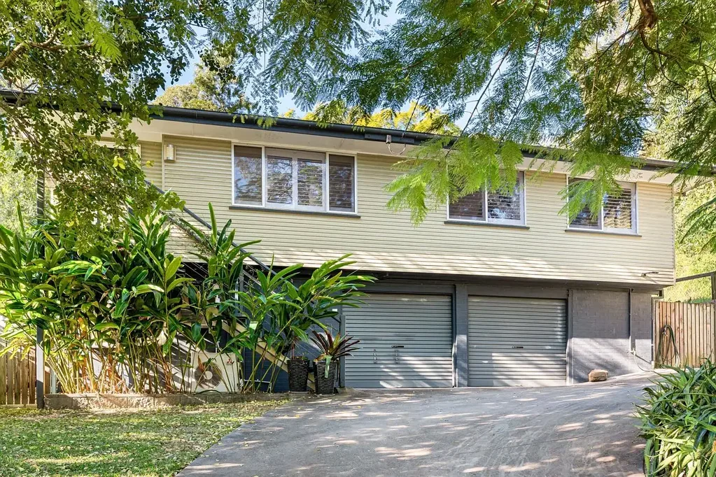 Oxley 4 Bedroom CHARMING CHARACTER, PRIME LOCATION - A RARE OXLEY GEM