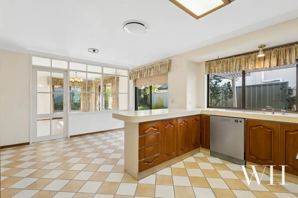Attadale 4कमरा A Riverside Opportunity in Quiet, Leafy Setting
