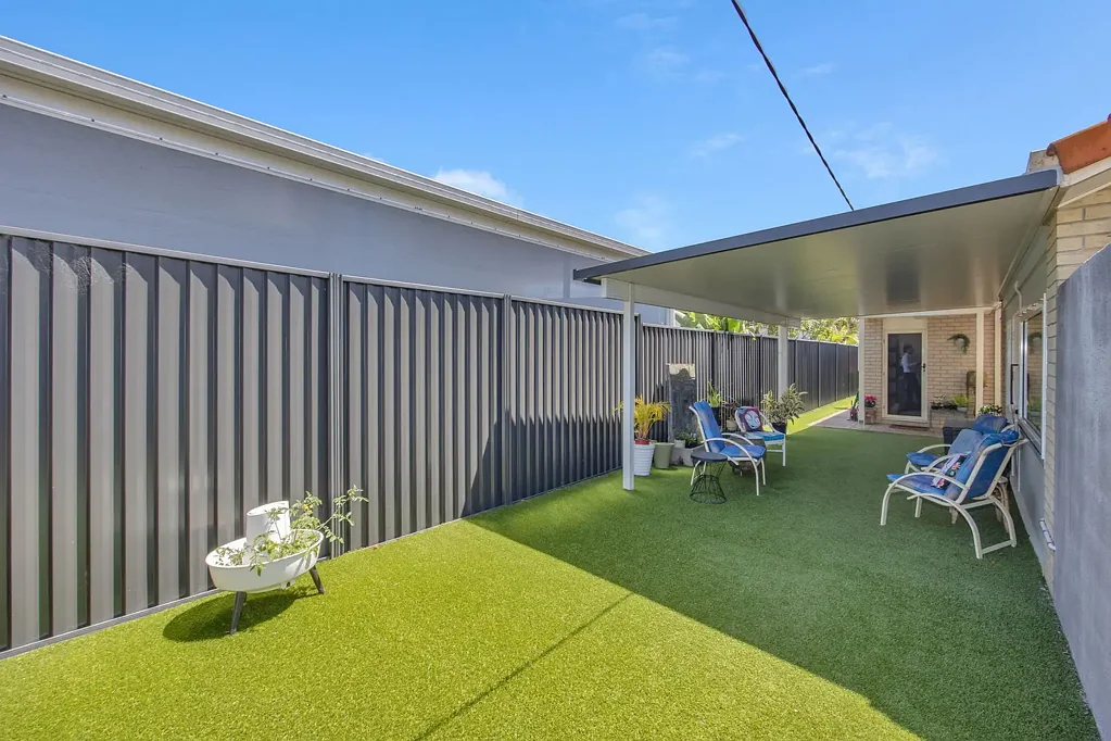 2/65 Errol Avenue, Paradise Point, QLD 4216
