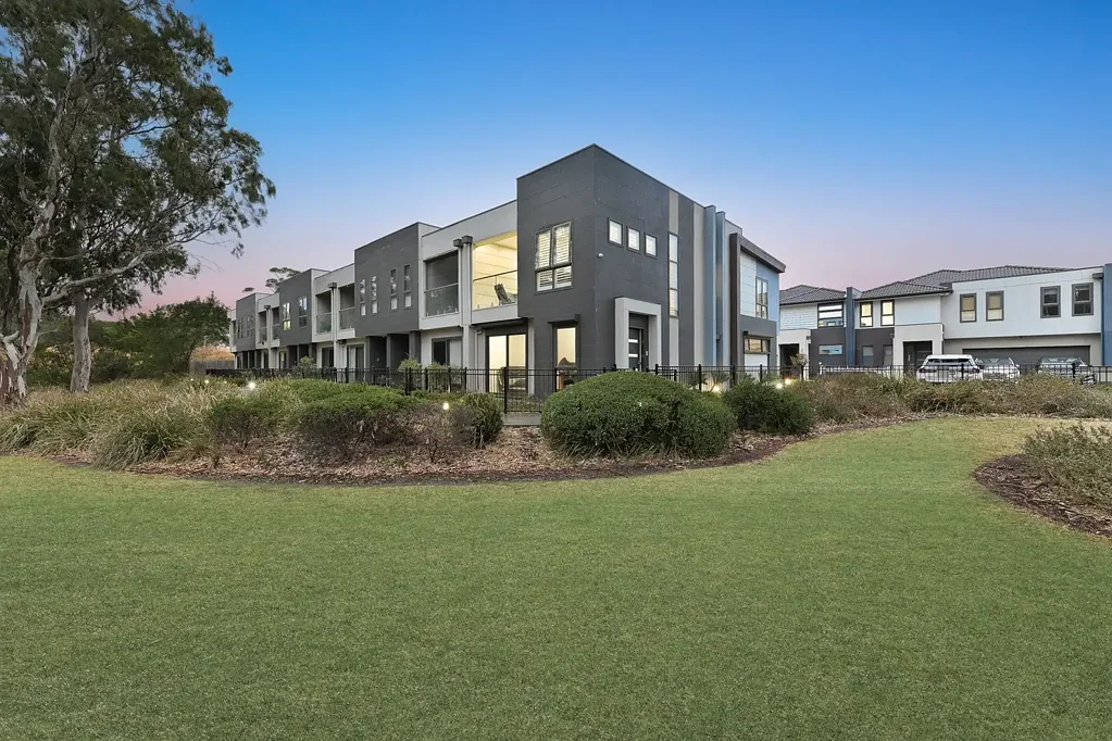 Keysborough 3ห้องนอน The Brief:
Bright interiors with dual alfresco entertaining zones
