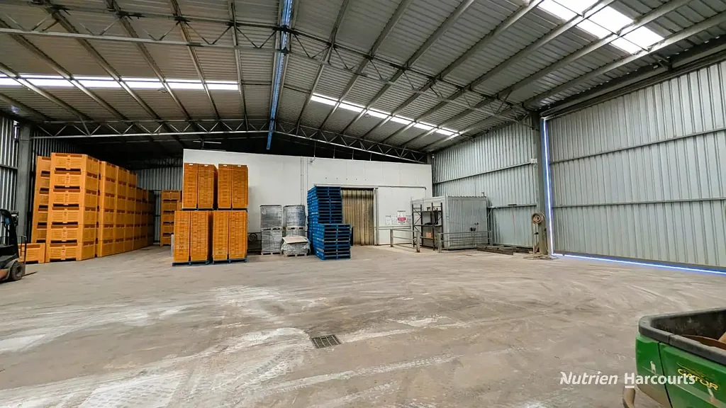Woodridge "Woodridge" 27.8ac - Prime Location, Massive Shed- Depot- Storage- Mixed Farming!