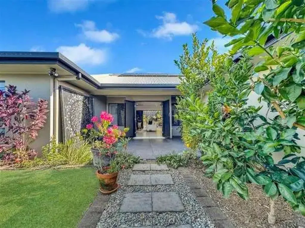 Redlynch Central - Modern Living at Its Finest