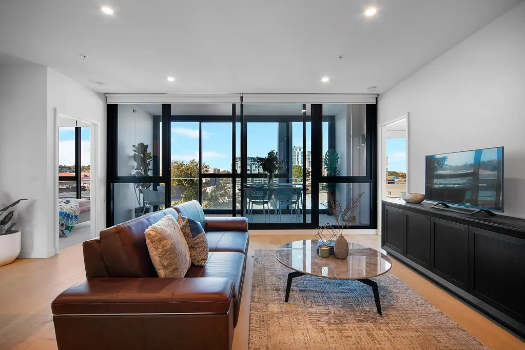 Richmond 2ਬੈੱਡਰੂਮ West-Facing Wonder with Enclosed Winter Garden & Skyline Outlook