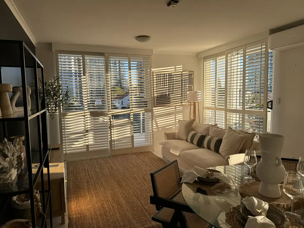 LIVE BY SURFERS PARADISE  BEACH   2 bedroom furnished unit