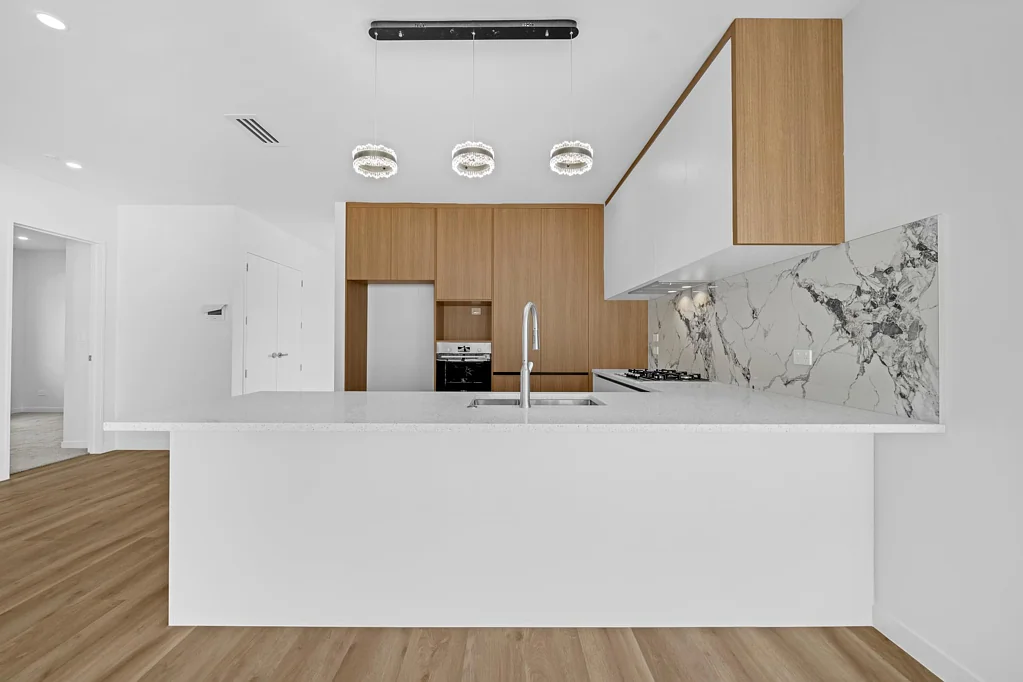 Clarks Beach 4房  Premium Home on a Corner Section