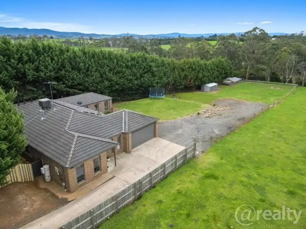 Drouin 5ਬੈੱਡਰੂਮ Large Family Living on Over an Acre – Two Master Suites & Room for Everyone!