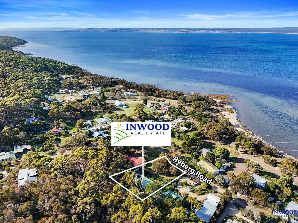 American River 4 Bedroom Island home or B&B option in wonderful American River (Kangaroo Island). Expansive sea views, large block (2017m2).
