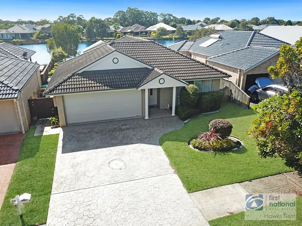 Tea Gardens 4 Bedroom Prestigous Water Side Living